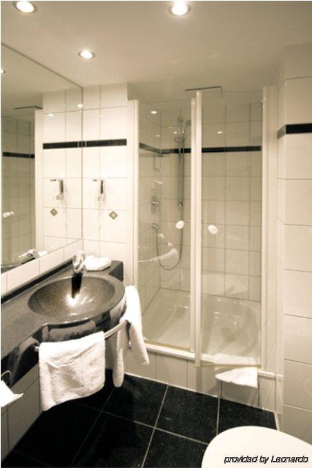 Hotel National Duesseldorf Стая снимка