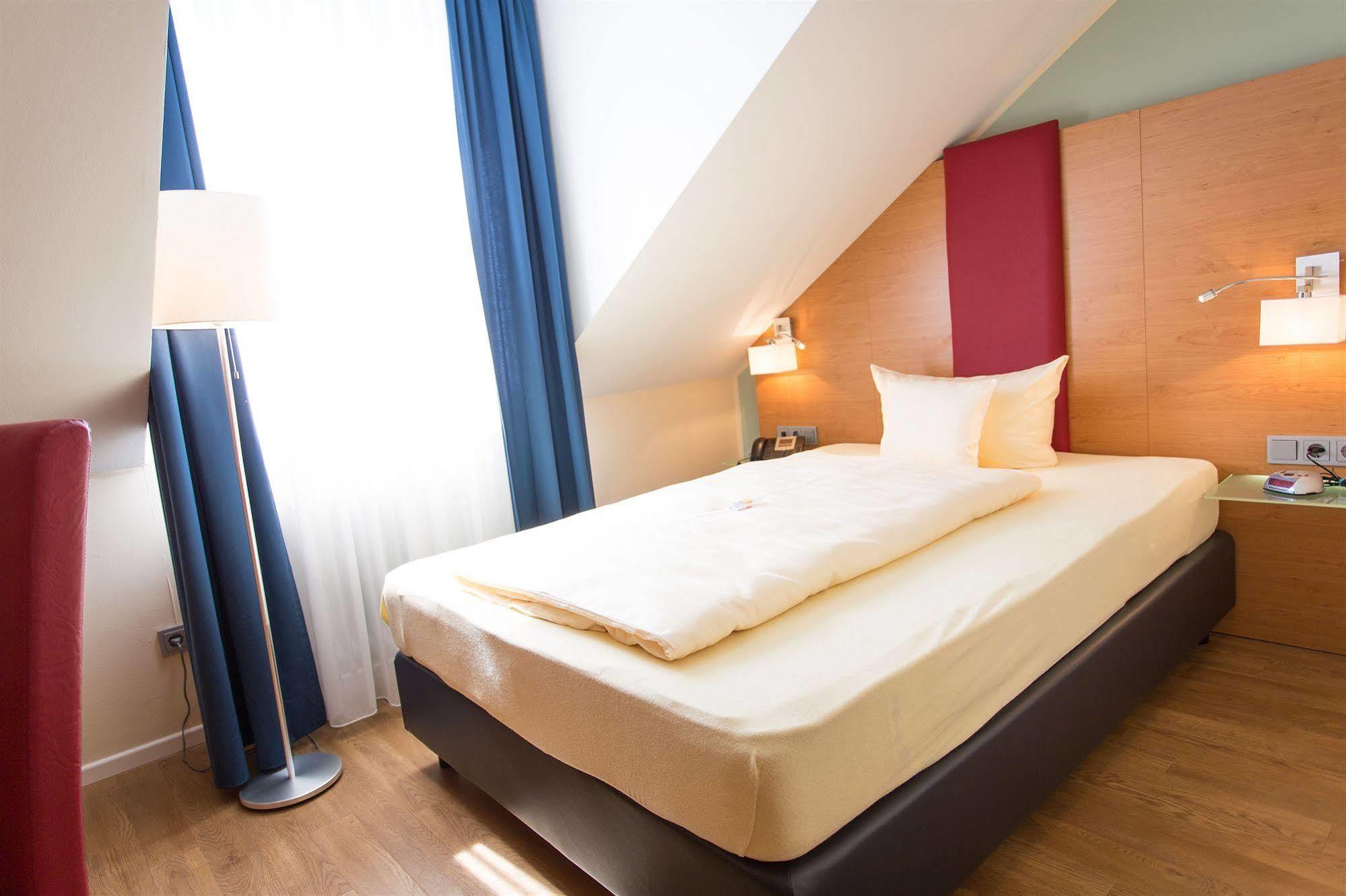 Hotel National Duesseldorf Екстериор снимка